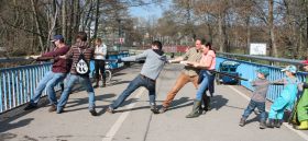 Saaleputz 2019 Gemeinsame Anstrenung Beim Bergen Eines Feuerwehrschlauchs